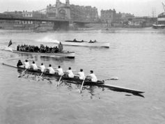 1954 Oxford crew training in London